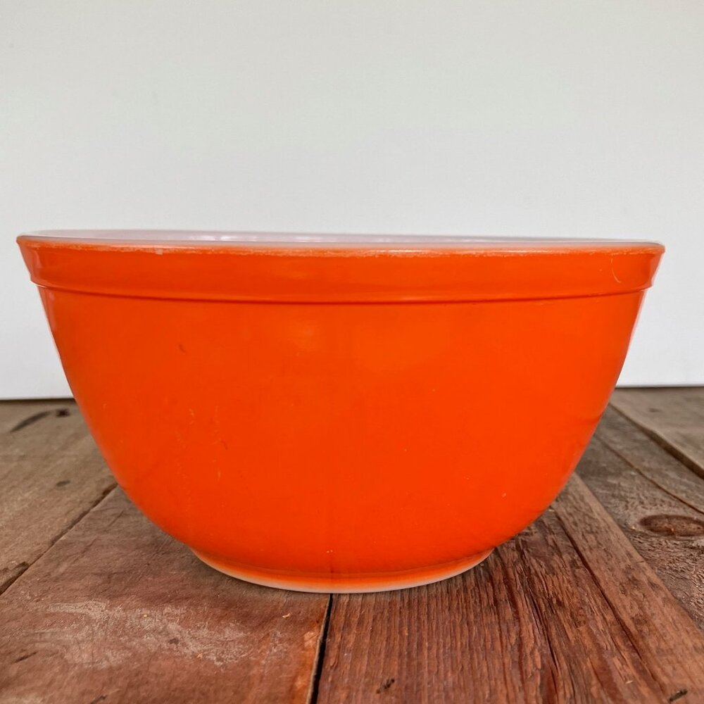 Pyrex 402 Reverse Primary Orange 1 1/2 Qt Mixing Bowl